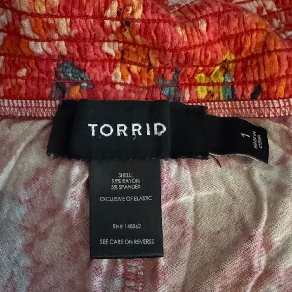 Torrid Vibrant Red Floral High Waist Shorts size 1 - Picture 2 of 2